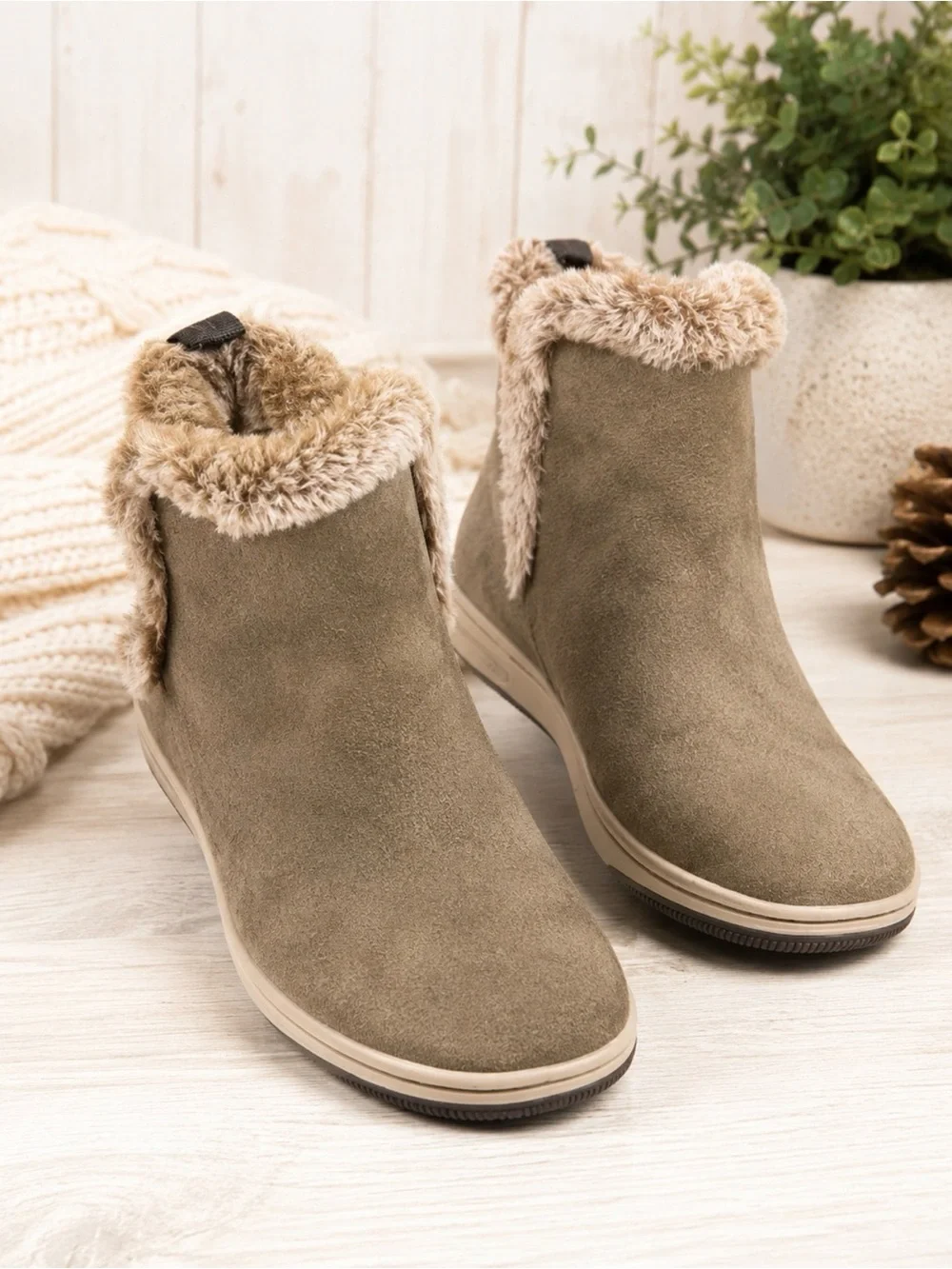 Clarks Cloudsteppers Faux Fur Lined Ankle Boots 8.5 Olive Taupe
